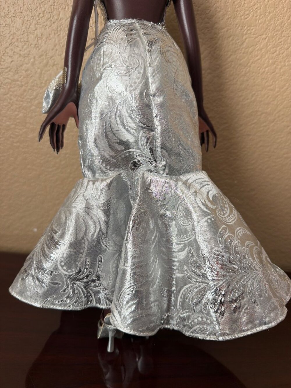Annie Lee Sass n Class 2004 Sultry in Silver African American Doll LE 0153/2000 - Picture 16 of 17